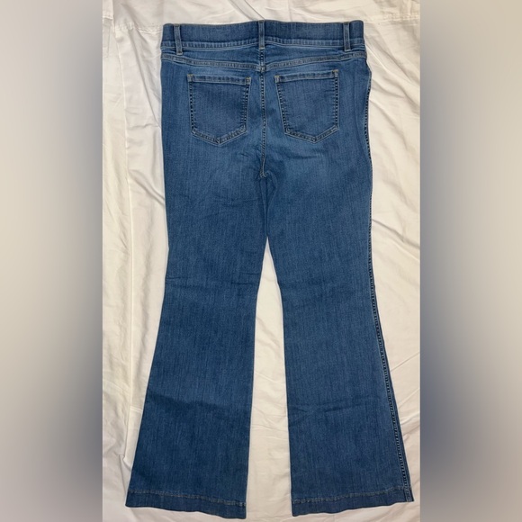 Spanx Pull-on Flare Leg Shaping Jeans in Women’s XL Petite - Picture 2 of 5